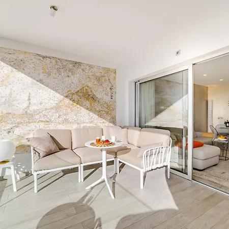 Sundream Escape - Penthouse With Ocean View, Airco, Heated Pool Appartamento
