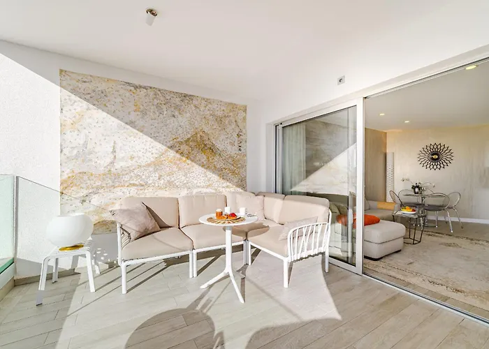 Sundream Escape - Penthouse With Ocean View, Airco, Heated Pool Appartamento